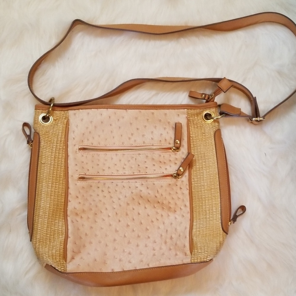 Gal purse. Adjustable strap